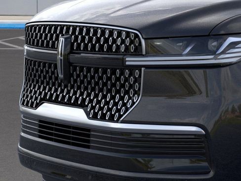 New 2026 Lincoln Navigator Premiere image 17