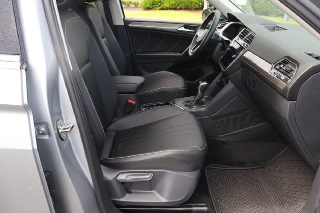 Certified 2023 Volkswagen Tiguan SE w/ Panoramic Sunroof Package FWD image 21