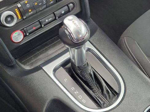 Used 2020 Ford Mustang Coupe RWD image 28