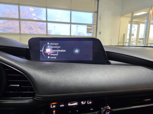 Used 2019 MAZDA MAZDA3 Sedan image 32