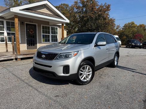 Used 2014 Kia Sorento LX AWD/4WD image 2