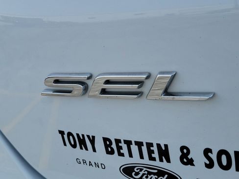 Used 2024 Ford Edge SEL w/ Convenience Package image 7