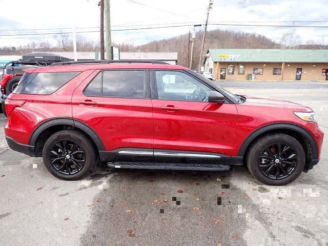 Used 2023 Ford Explorer XLT w/ Equipment Group 202A AWD/4WD image 9