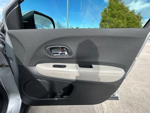 Used 2022 Honda HR-V LX image 28