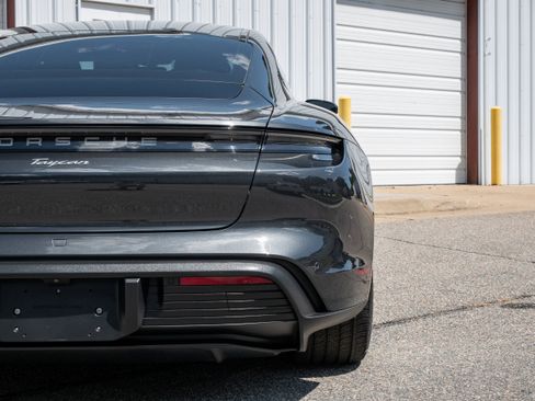 Certified 2022 Porsche Taycan image 15