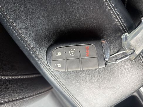 Used 2025 Jeep Compass Limited image 25