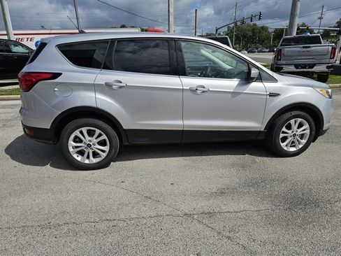 Used 2019 Ford Escape SE image 6