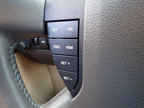 Used 2008 Ford Taurus SEL FWD image 16