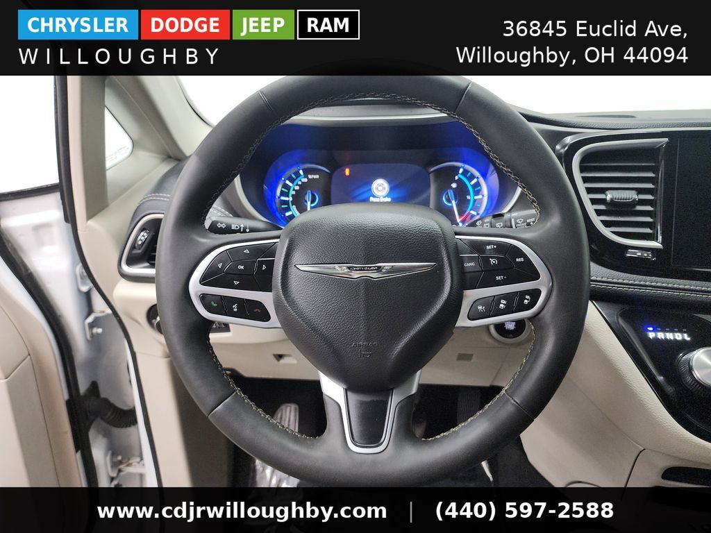 Used 2024 Chrysler Pacifica Limited FWD image 16