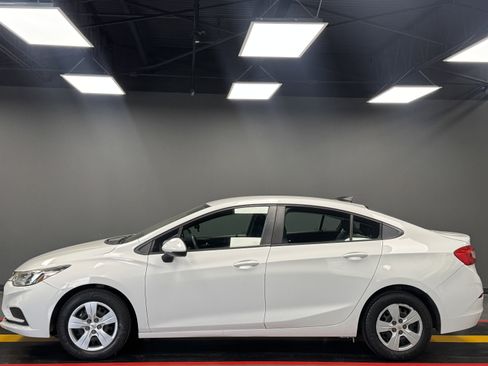 Used 2018 Chevrolet Cruze LS image 3