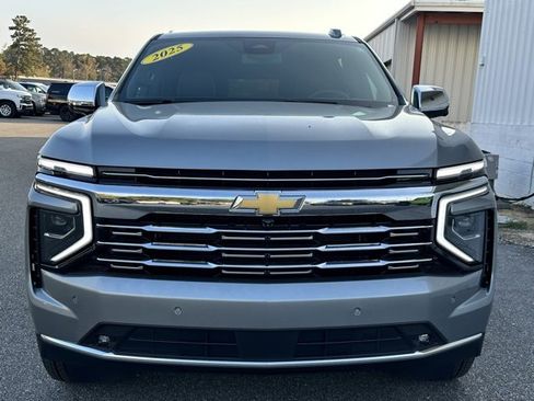 Used 2025 Chevrolet Suburban Premier image 2