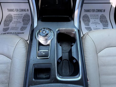 Used 2017 Ford Fusion SE w/ Fusion SE Technology Package image 29