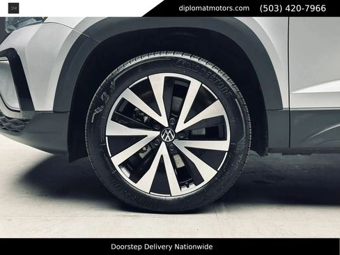 Used 2022 Volkswagen Taos SE w/ Panoramic Sunroof Package FWD image 42