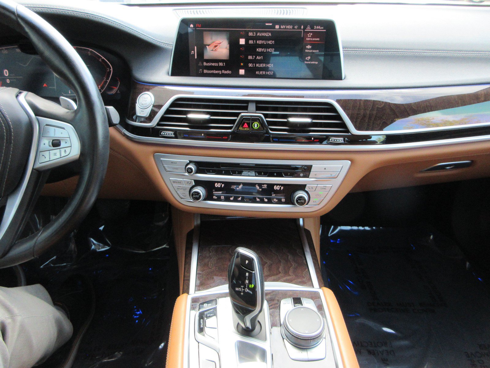 Used 2020 BMW 750i xDrive w/ Interior Design Package AWD/4WD image 39