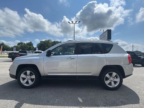 Used 2013 Jeep Compass Sport FWD image 2