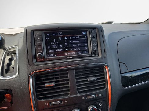 Used 2019 Dodge Grand Caravan SXT w/ Blacktop Package FWD image 22