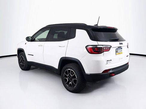 Used 2025 Jeep Compass Trailhawk AWD/4WD image 8