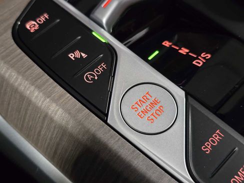 Used 2025 BMW 330i xDrive Sedan w/ Convenience Package image 21