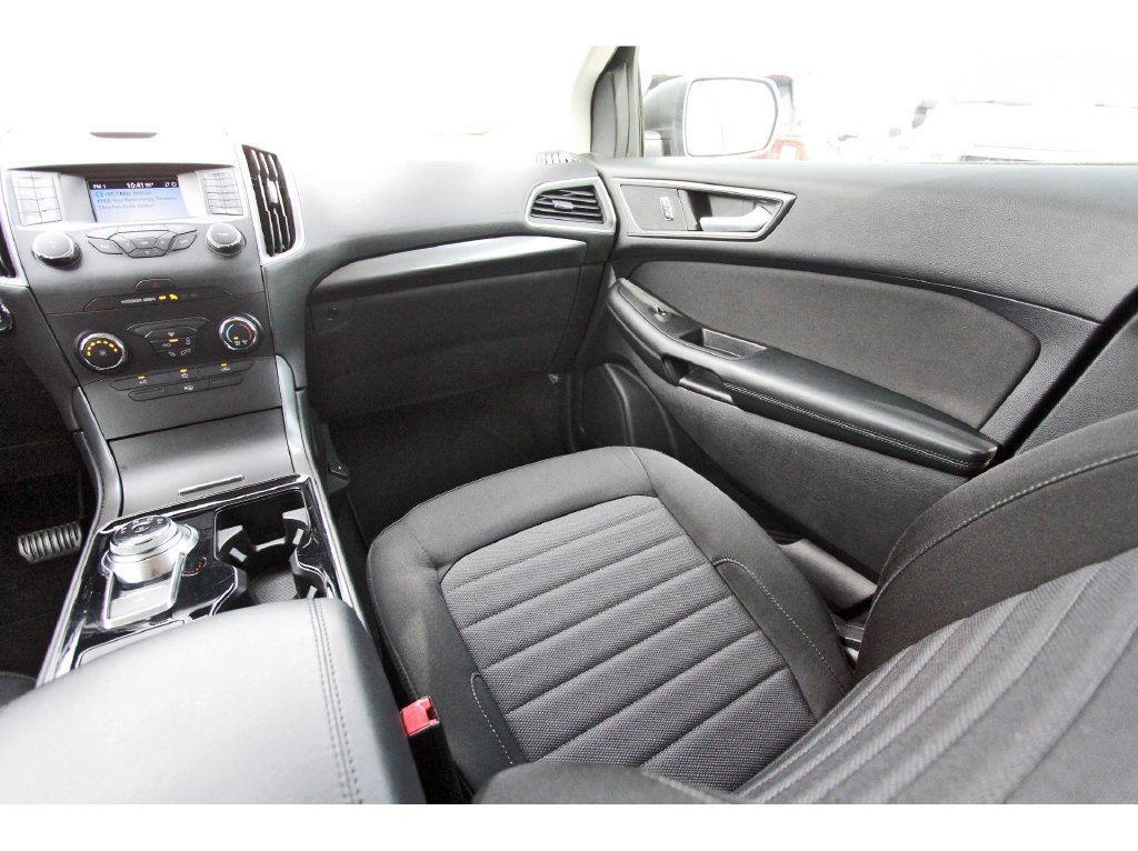 Used 2019 Ford Edge SE FWD image 12