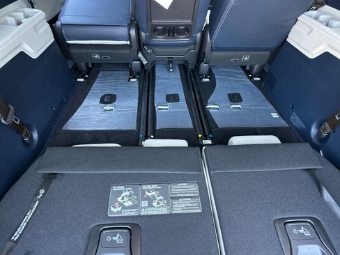 New 2026 Kia Carnival EX FWD image 16