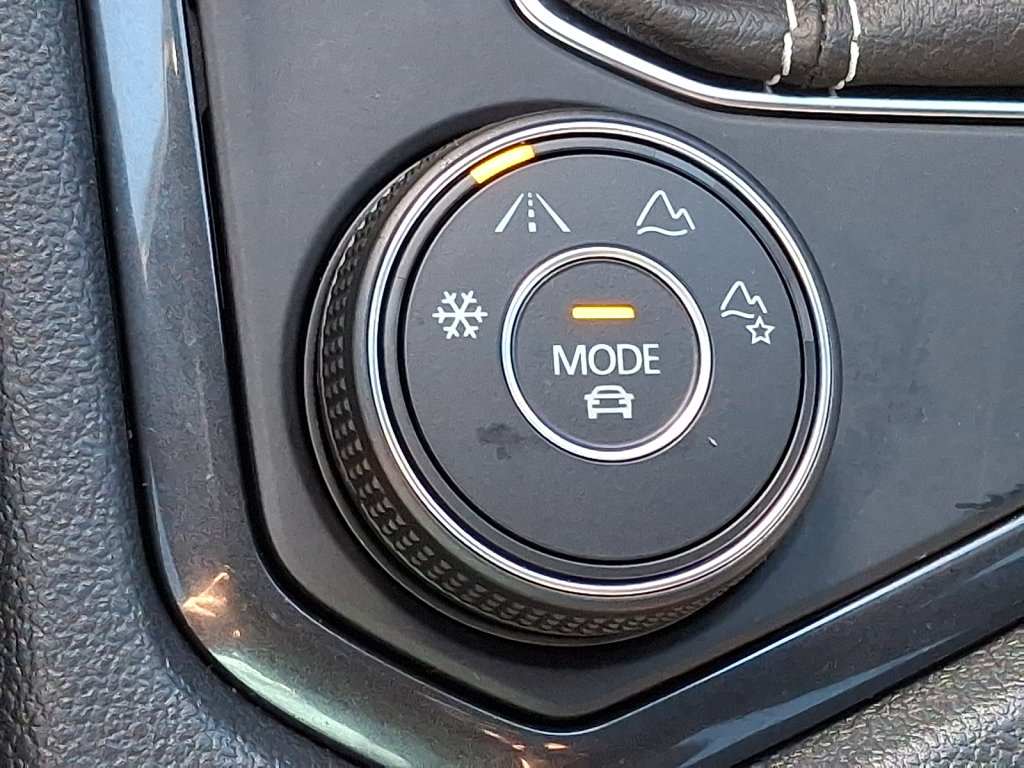 Used 2024 Volkswagen Tiguan SE R-Line AWD/4WD image 32