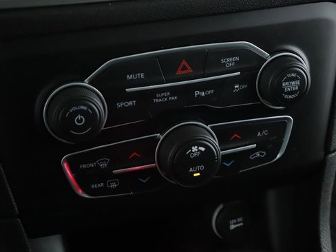 Used 2023 Dodge Charger SXT w/ Blacktop Package image 16