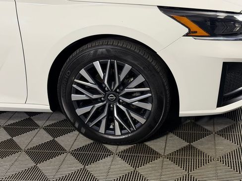 Used 2025 Nissan Altima 2.5 SV image 11