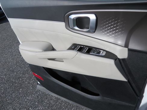 Used 2025 Kia Sorento SX image 28