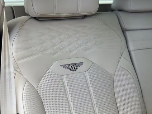 Used 2025 Bentley Bentayga image 10