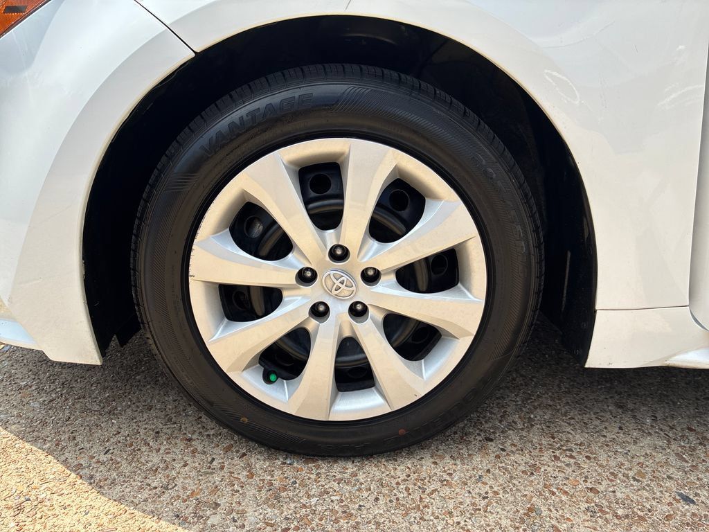 Used 2024 Toyota Corolla LE FWD image 28