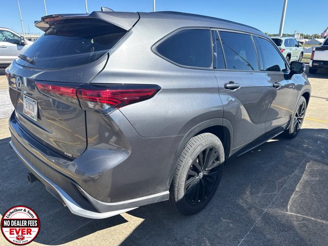 Used 2023 Toyota Highlander XSE FWD image 9