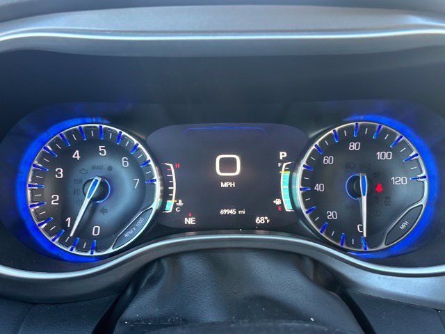 Used 2024 Chrysler Pacifica Touring-L FWD image 16