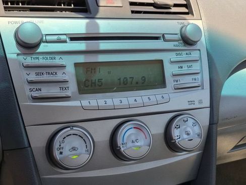 Used 2011 Toyota Camry LE FWD image 16