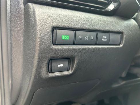 Used 2025 Nissan Sentra SR FWD image 17