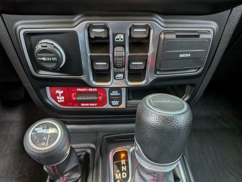 Used 2023 Jeep Gladiator Rubicon w/ LED Lighting Group AWD/4WD image 20