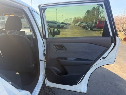 Used 2023 Nissan Rogue S AWD/4WD image 37