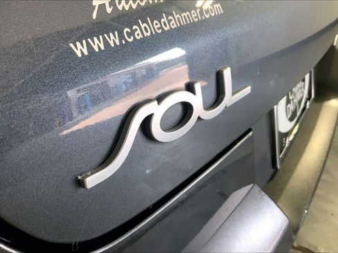 Certified 2022 Kia Soul LX w/ Technology Package FWD image 8