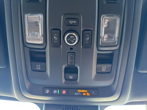 Used 2025 Chevrolet Tahoe High Country image 23