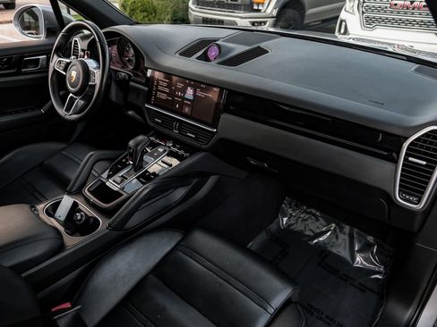 Used 2021 Porsche Cayenne image 10