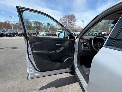 Used 2021 Nissan Rogue SV AWD/4WD image 12