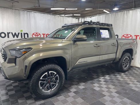 Used 2024 Toyota Tacoma TRD Sport w/ TRD Sport Upgrade Package image 3