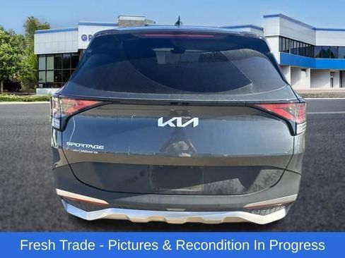 Used 2025 Kia Sportage EX FWD image 4