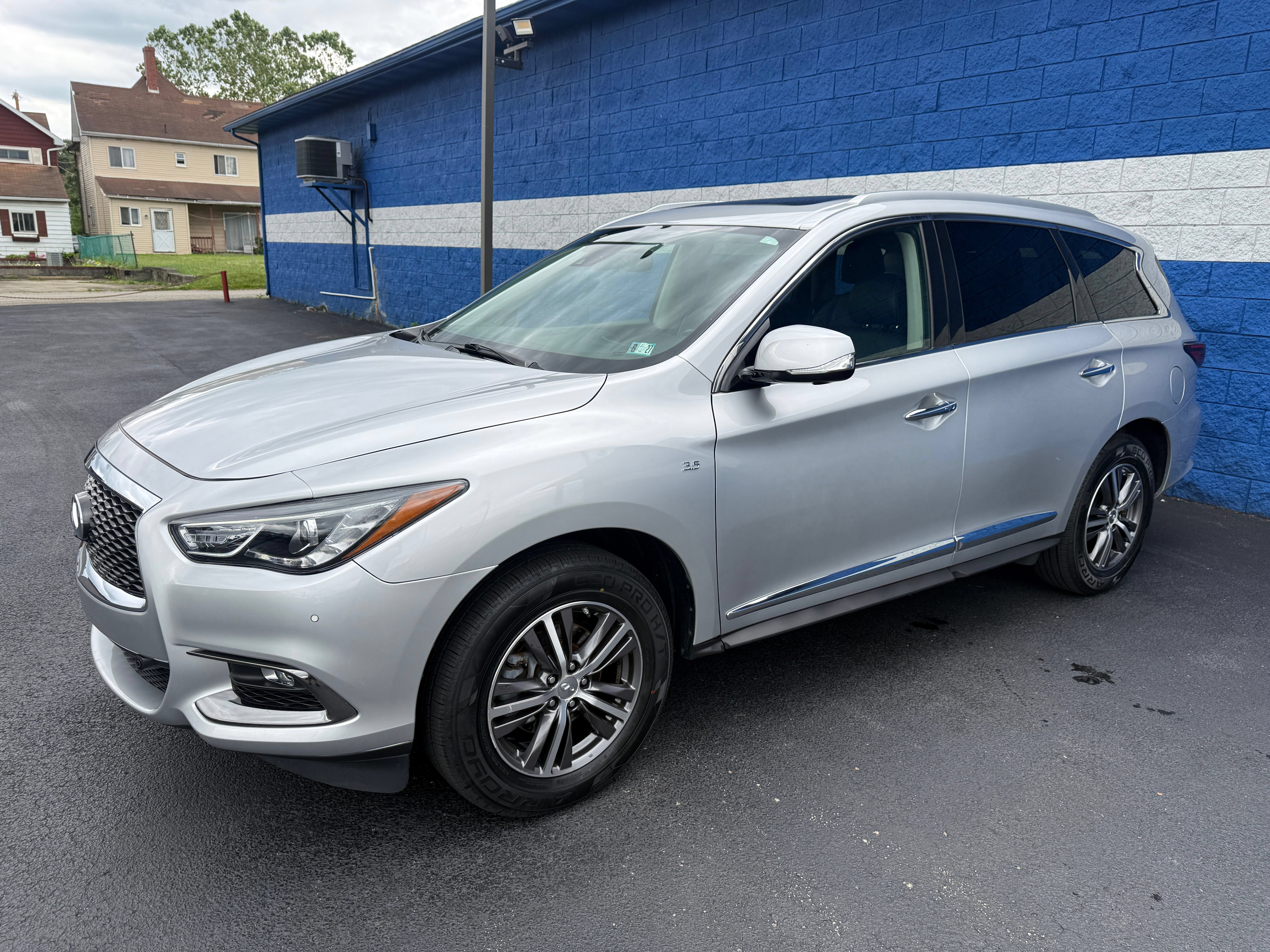 Used 2019 INFINITI QX60 Luxe w/ Essential Package AWD/4WD image 5