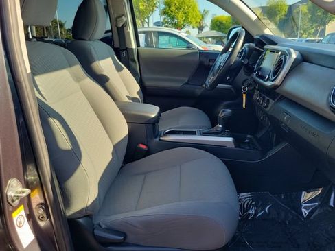 Used 2020 Toyota Tacoma SR5 RWD image 19