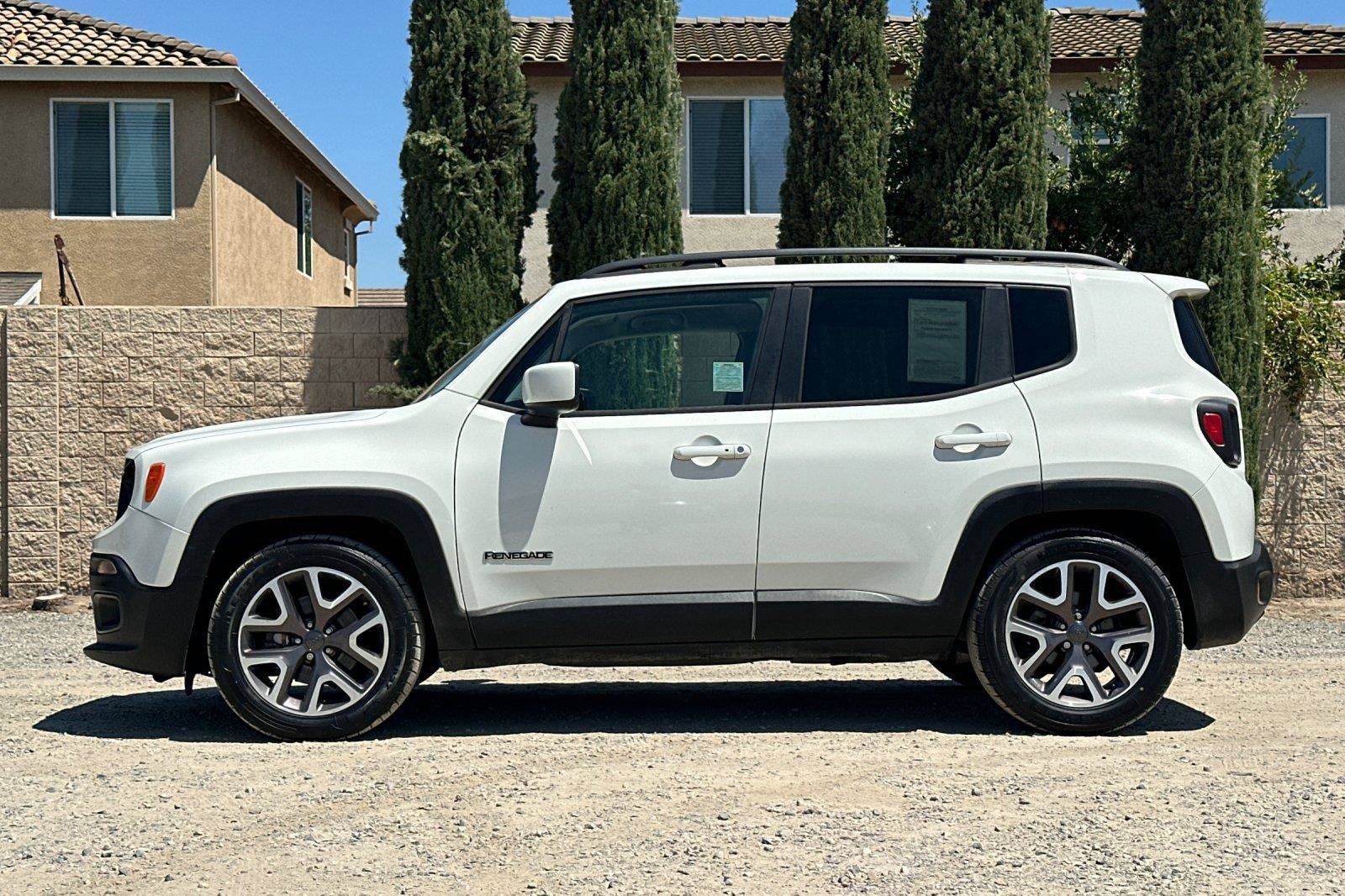 Used 2016 Jeep Renegade Latitude FWD image 7