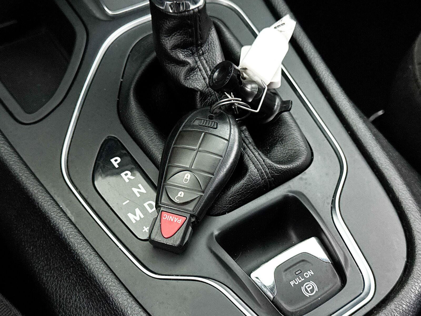 Used 2019 Jeep Cherokee Latitude w/ Popular Appearance Group FWD image 35