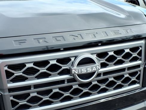 Used 2022 Nissan Frontier SV AWD/4WD image 34