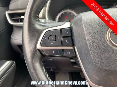 Used 2023 Toyota Highlander XLE image 21
