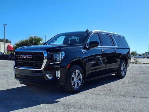 Used 2024 GMC Yukon XL SLE AWD/4WD image 3