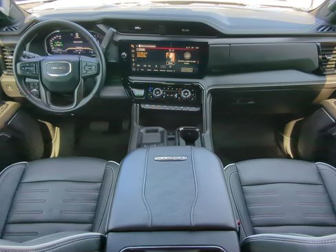 Used 2024 GMC Sierra 2500 AT4X image 13